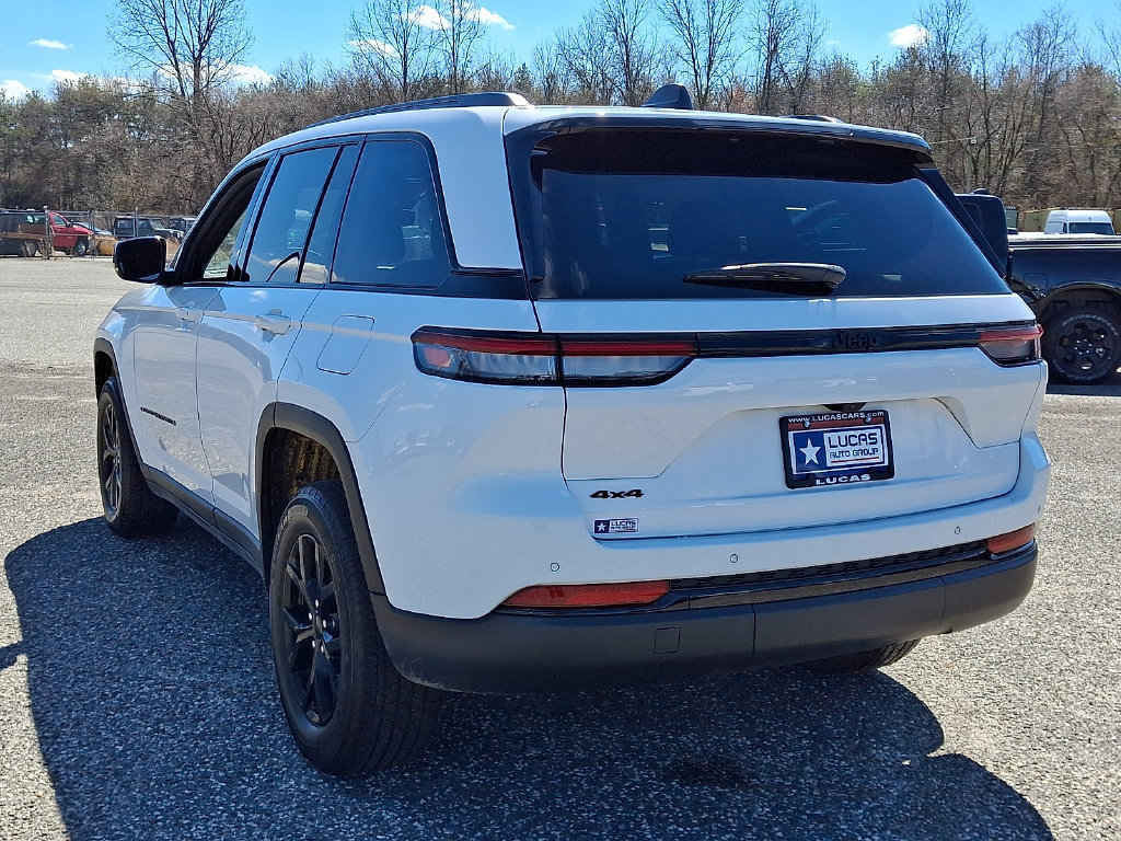 Certified 2024 Jeep Grand Cherokee Altitude AWD/4WD image 9
