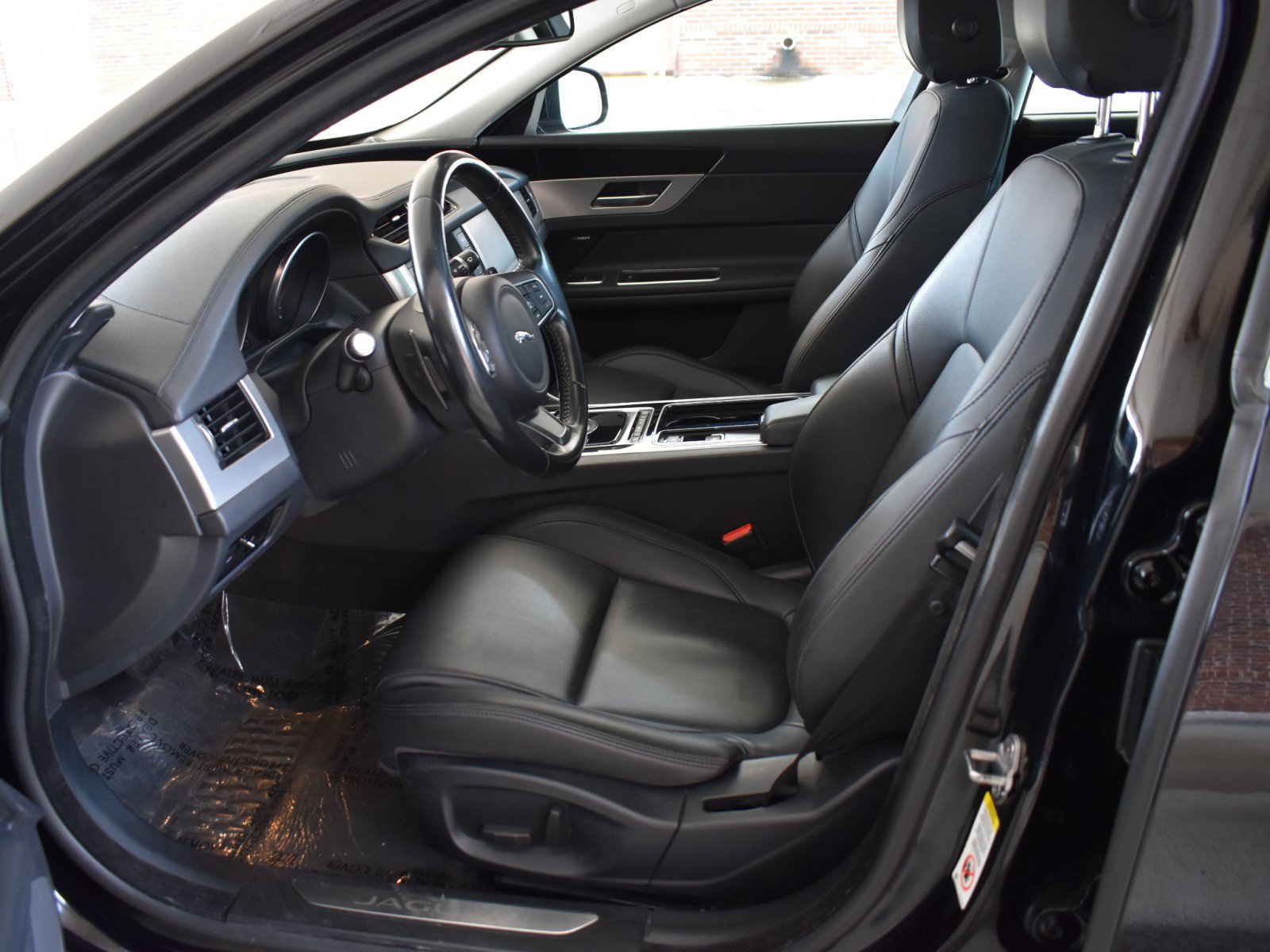 Used 2018 Jaguar XF AWD image 24