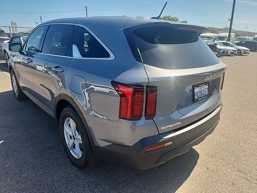 Certified 2023 Kia Sorento LX FWD image 10
