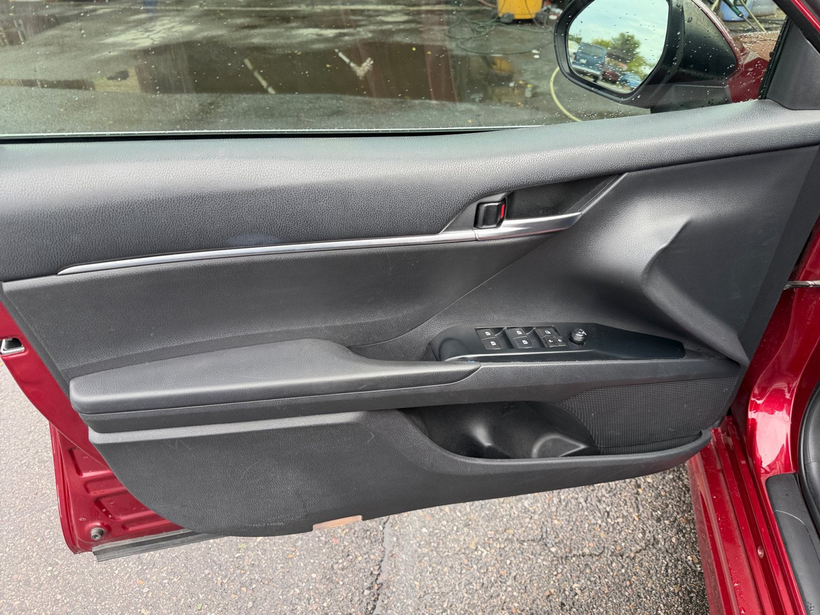 Used 2018 Toyota Camry SE w/ Moonroof Package FWD image 19