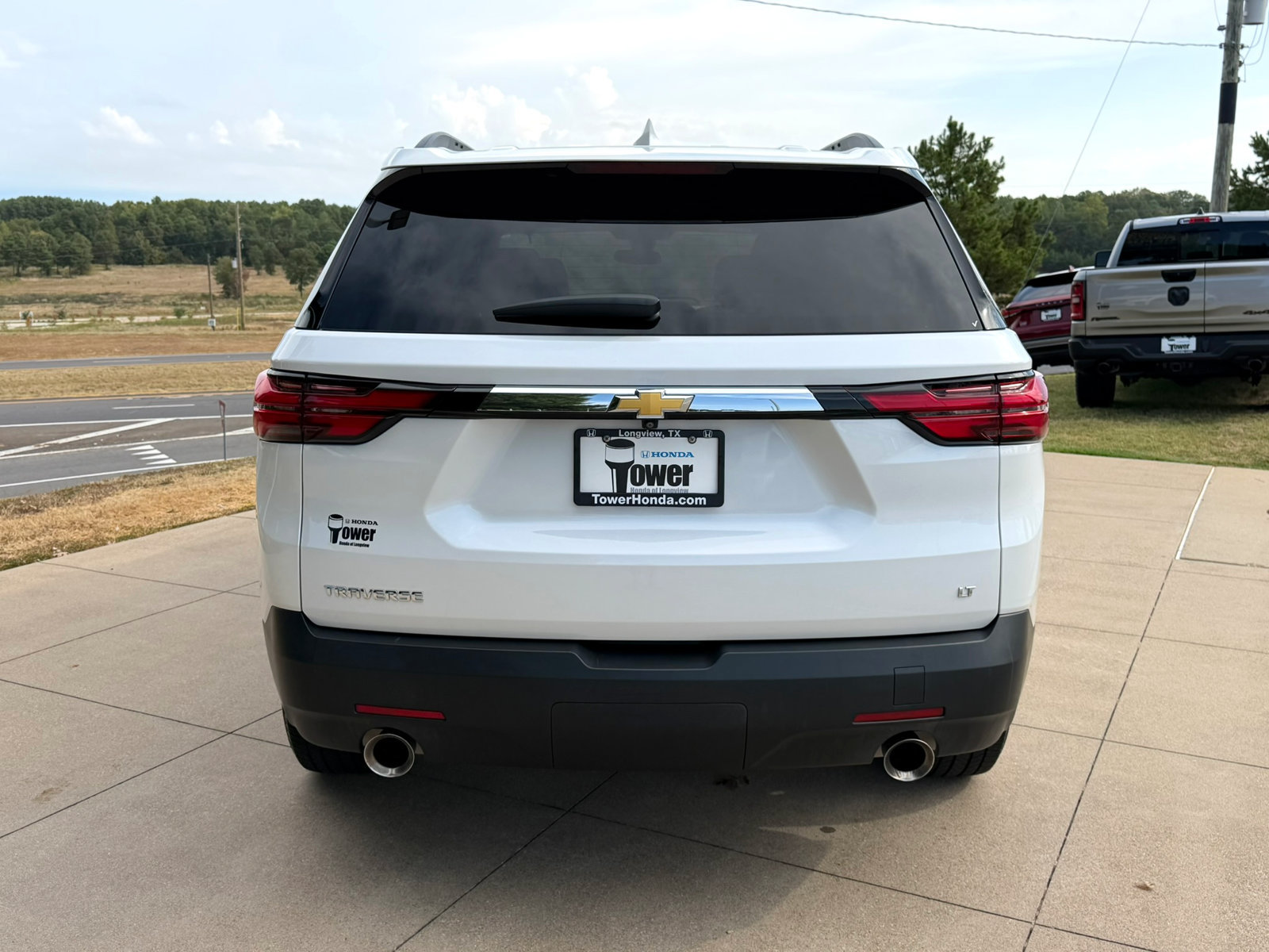Used 2023 Chevrolet Traverse LT FWD image 5