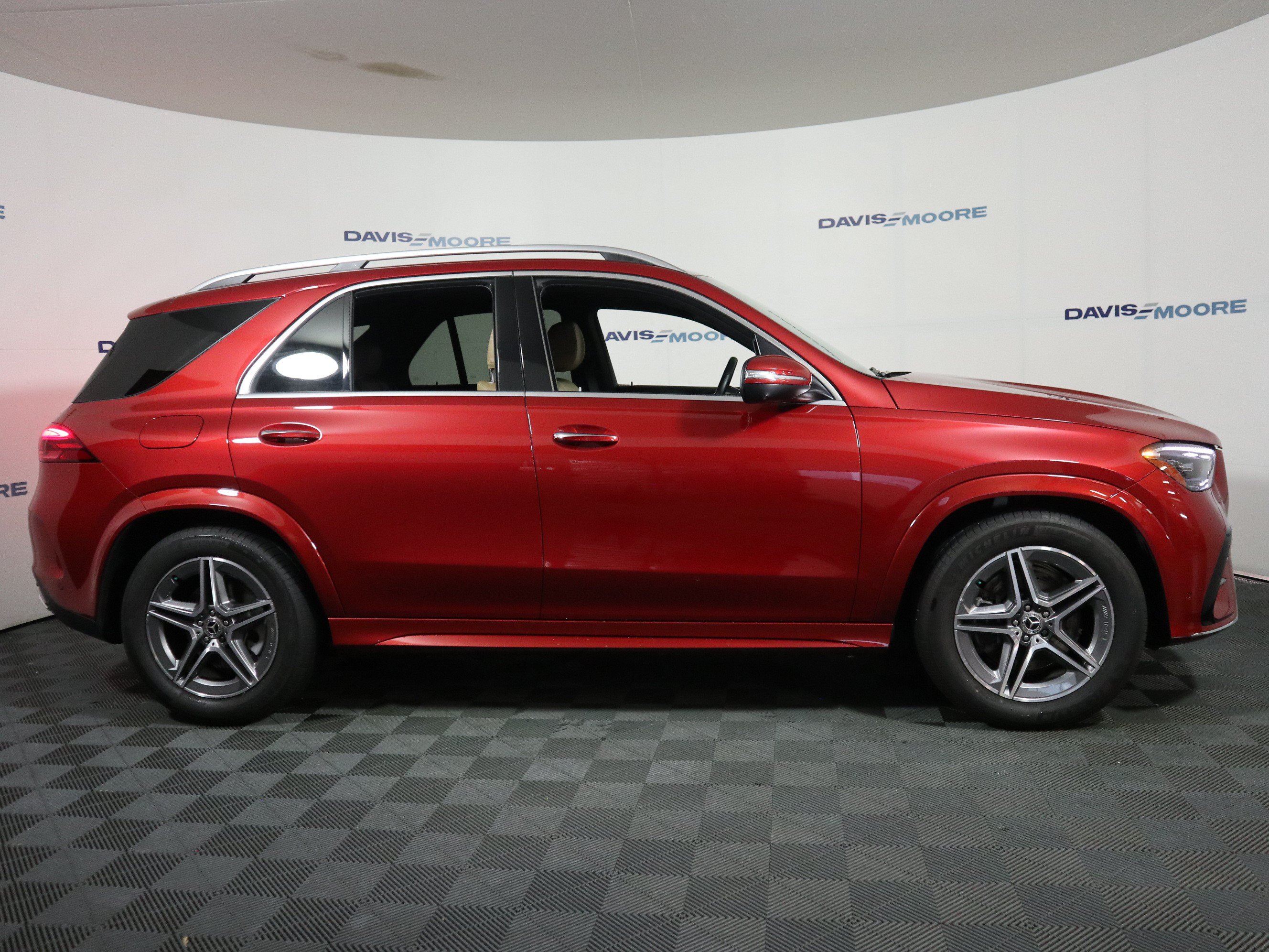 Used 2025 Mercedes-Benz GLE 350 4MATIC image 4