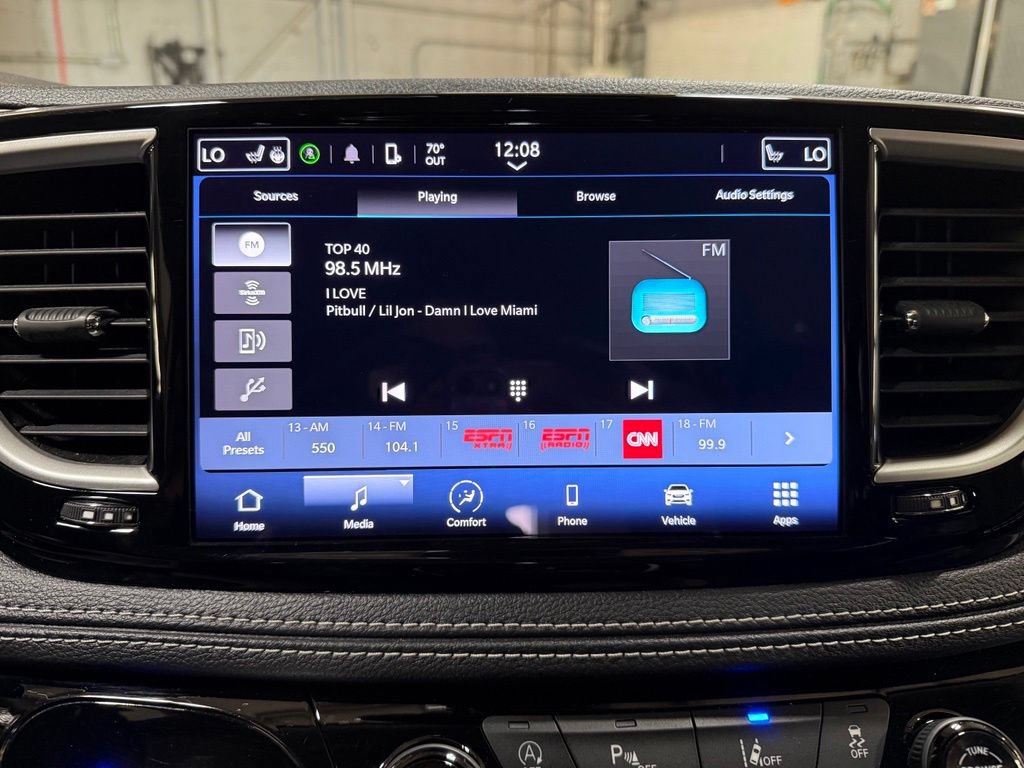 Used 2023 Chrysler Pacifica Touring-L AWD/4WD image 10