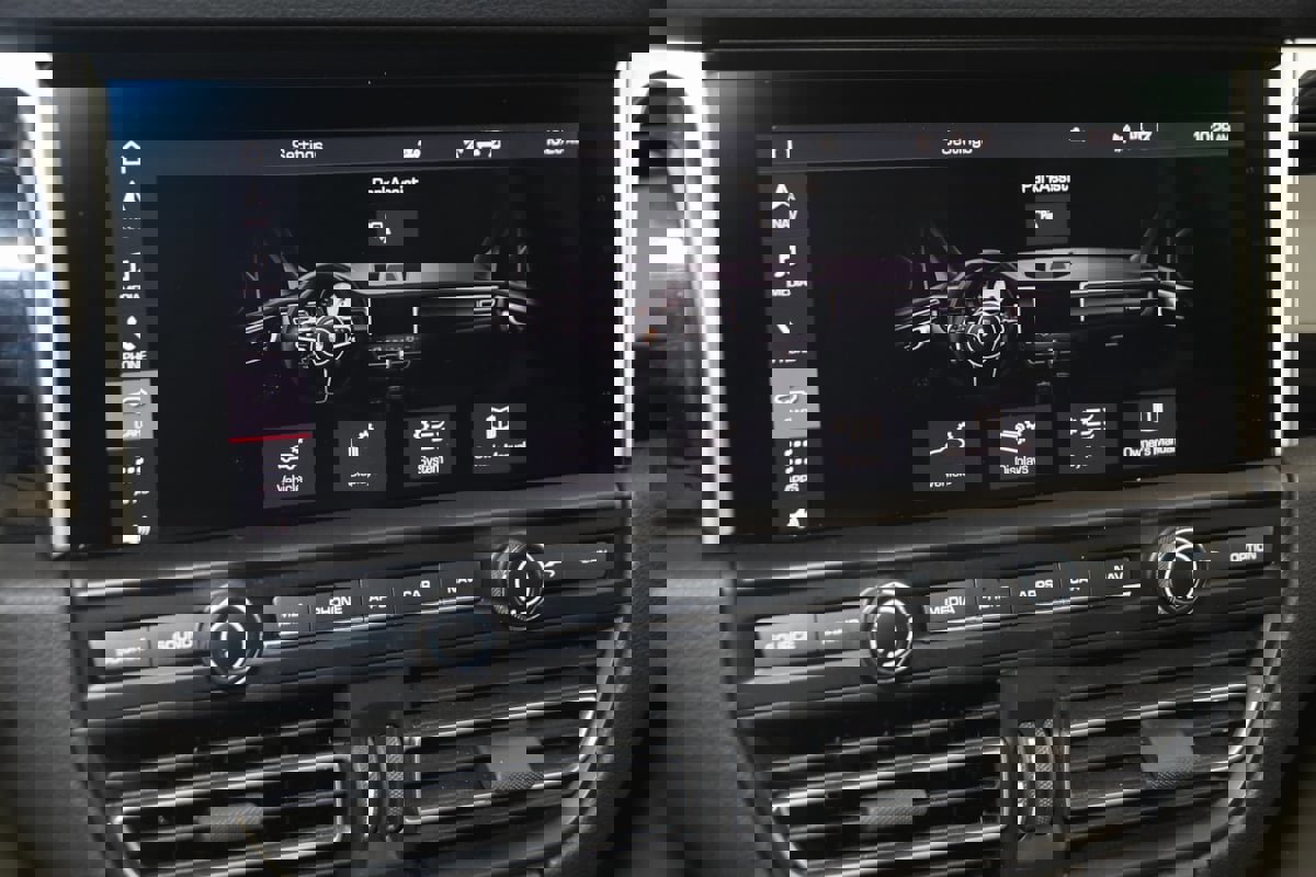 Used 2021 Porsche Macan image 36