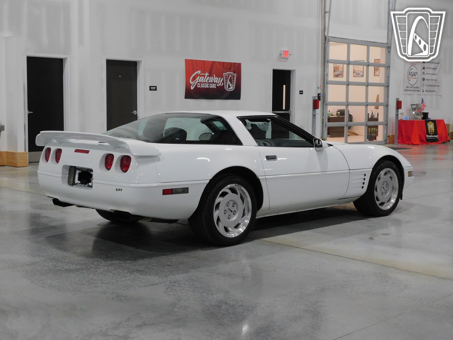 Used 1992 Chevrolet Corvette Coupe RWD image 4