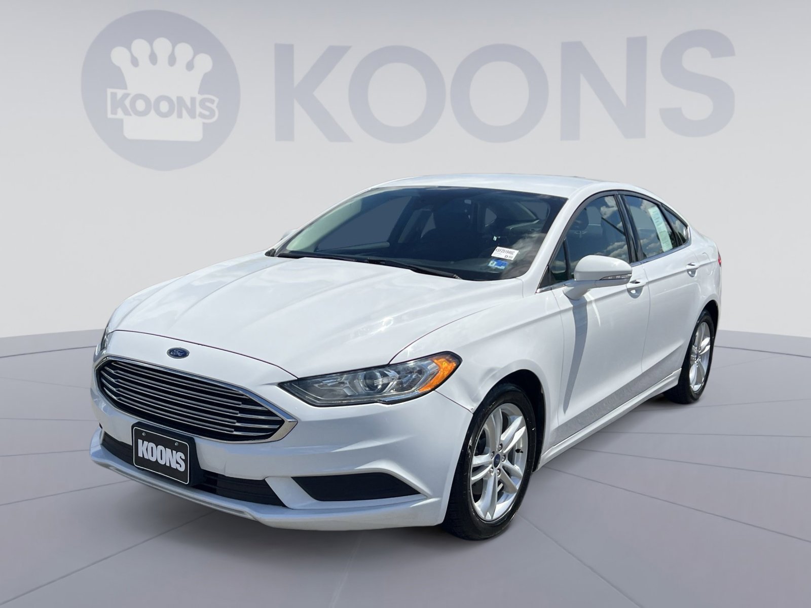 Certified 2018 Ford Fusion SE FWD image 1
