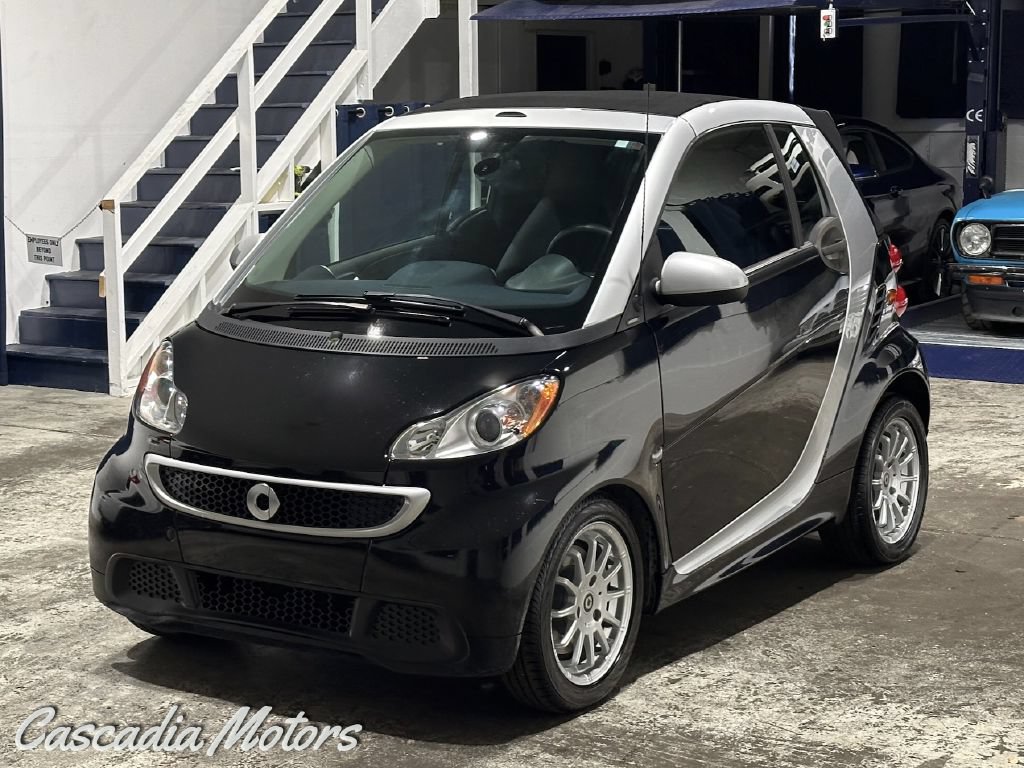 Used 2013 smart fortwo passion RWD image 4