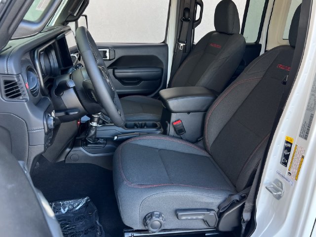 Used 2025 Jeep Wrangler Unlimited Rubicon w/ Safety Group AWD/4WD image 28