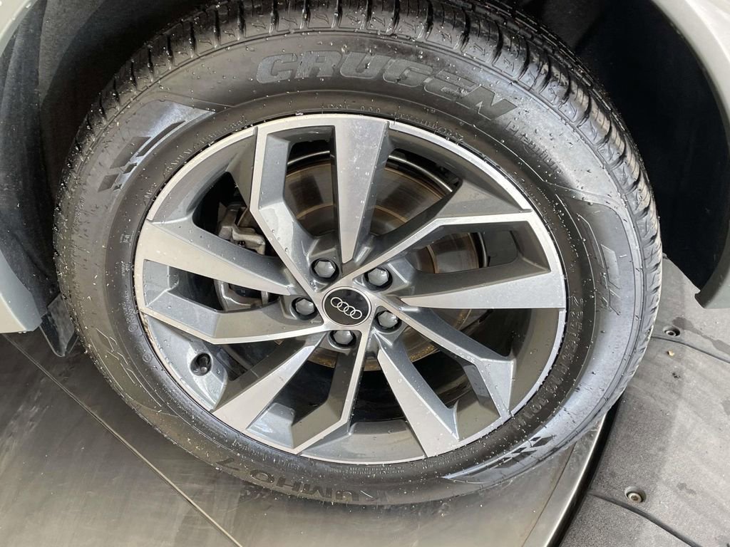 Certified 2024 Audi Q5 2.0T Premium Plus w/ Premium Plus Package image 12