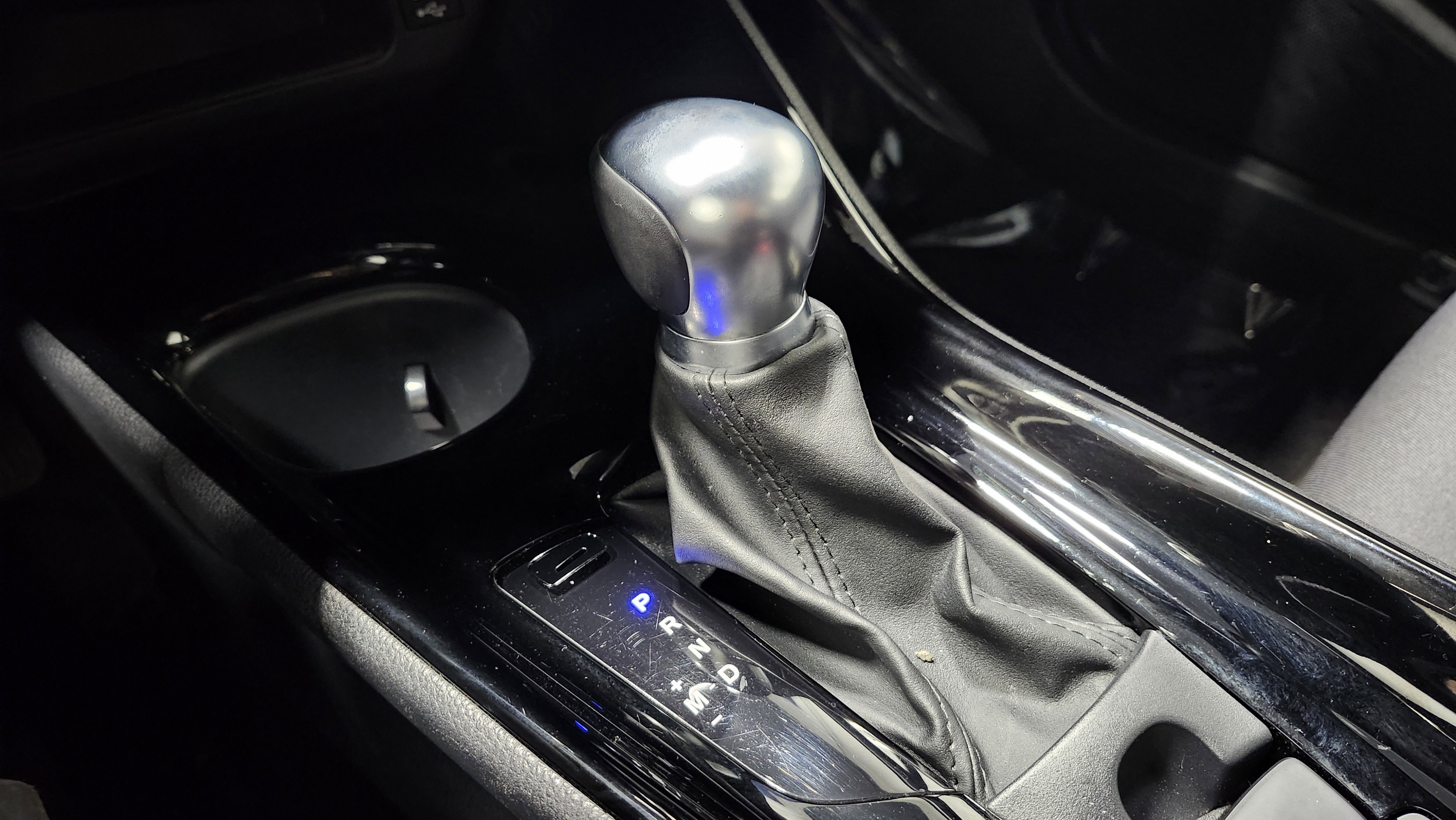 Used 2022 Toyota C-HR XLE image 7