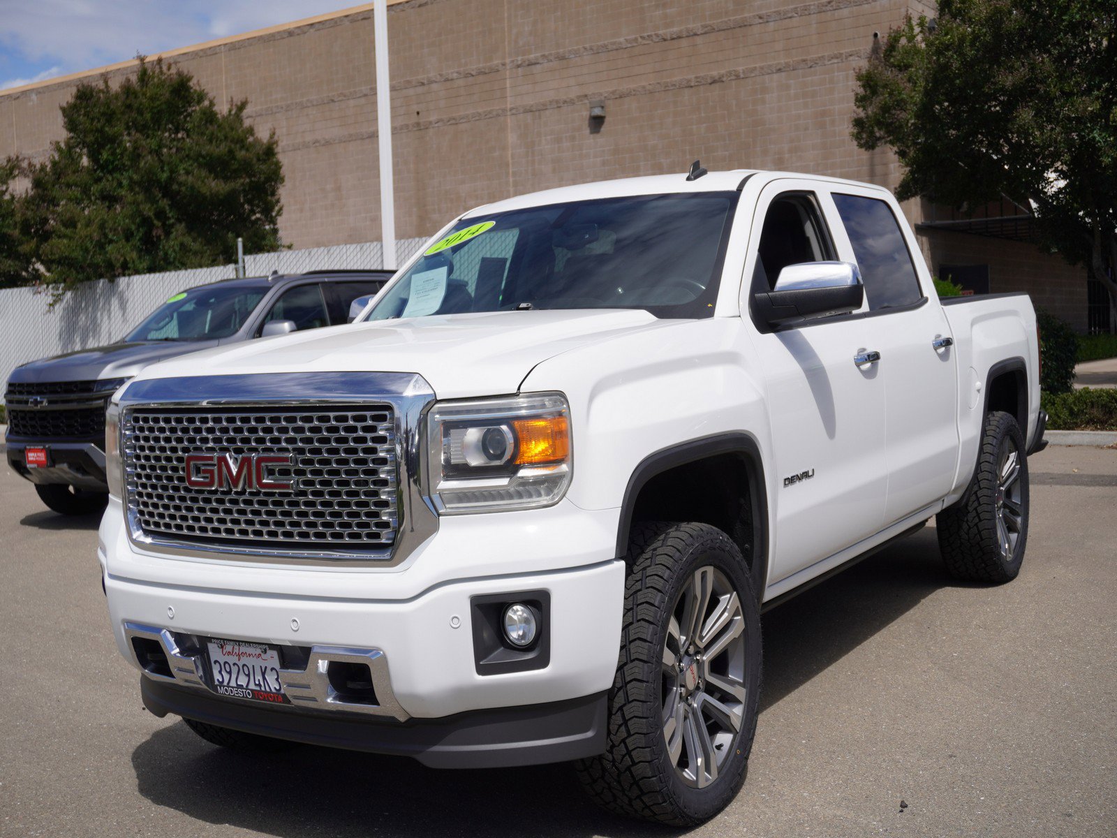 Used 2014 GMC Sierra 1500 Denali w/ Suspension Package, Off-Road AWD/4WD image 5