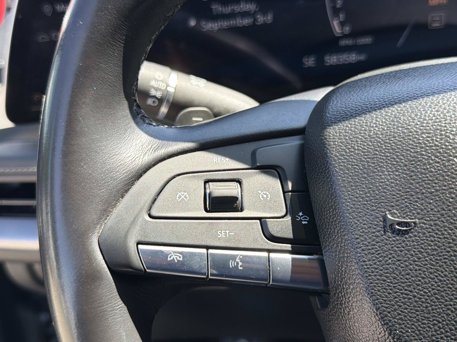 Used 2024 Cadillac XT4 Premium Luxury FWD image 17