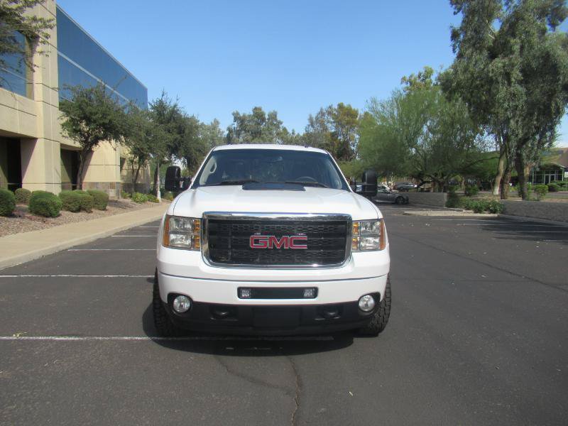 Used 2013 GMC Sierra 2500 Denali w/ Suspension Package, Off-Road AWD/4WD image 3