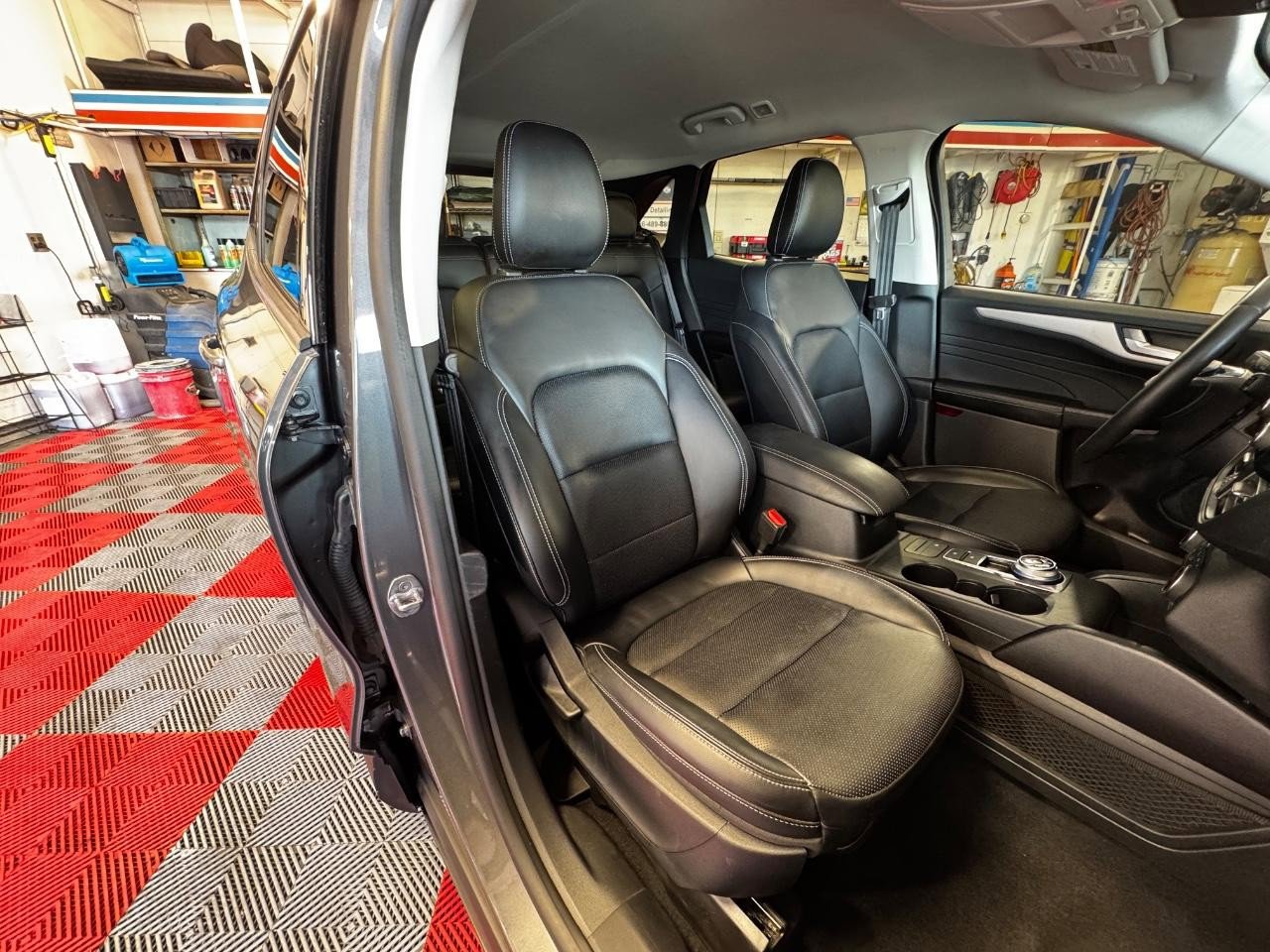 Used 2021 Ford Escape SEL image 9