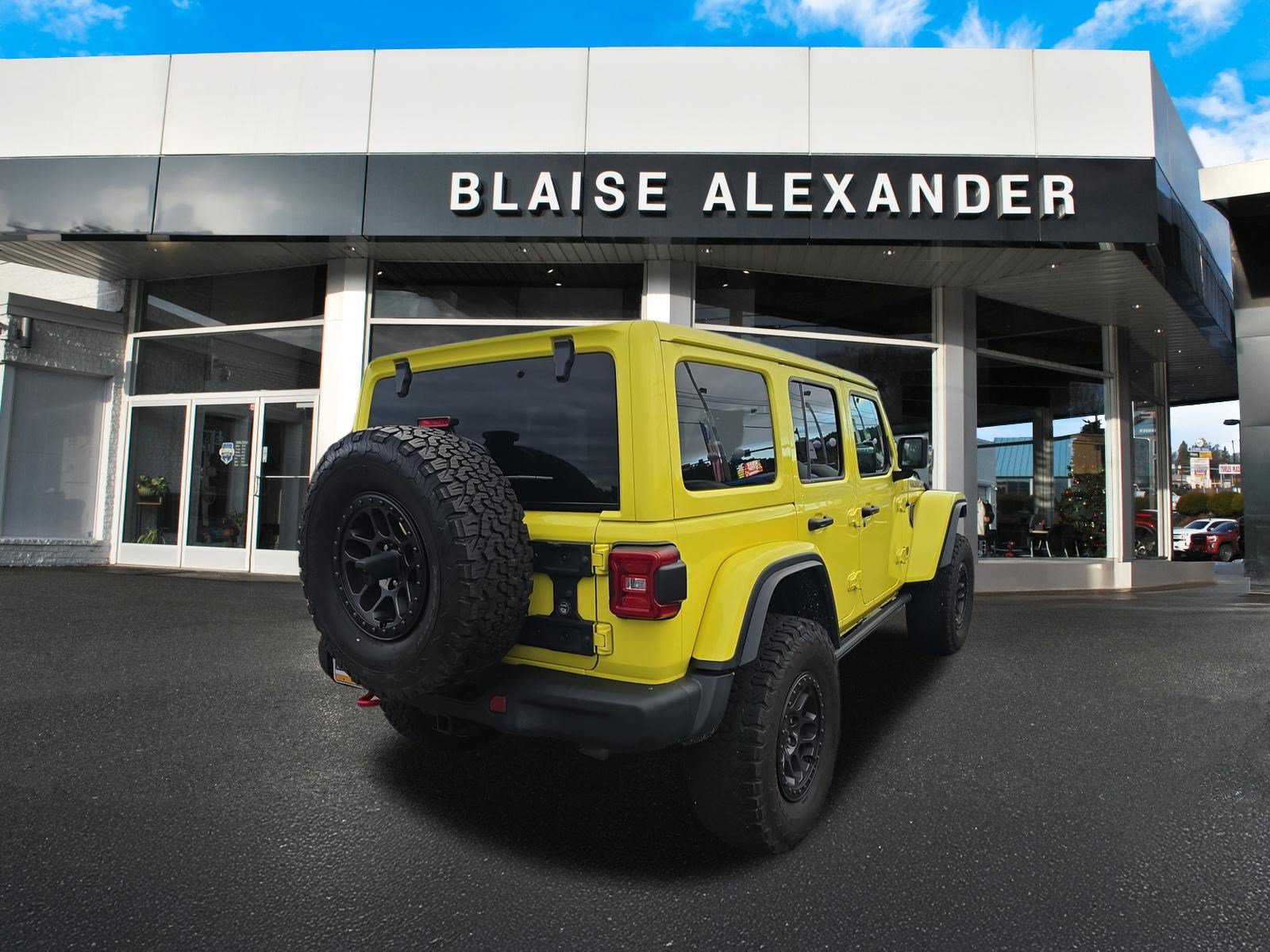 Used 2023 Jeep Wrangler Unlimited Rubicon w/ Xtreme 35 Tire Package AWD/4WD image 3