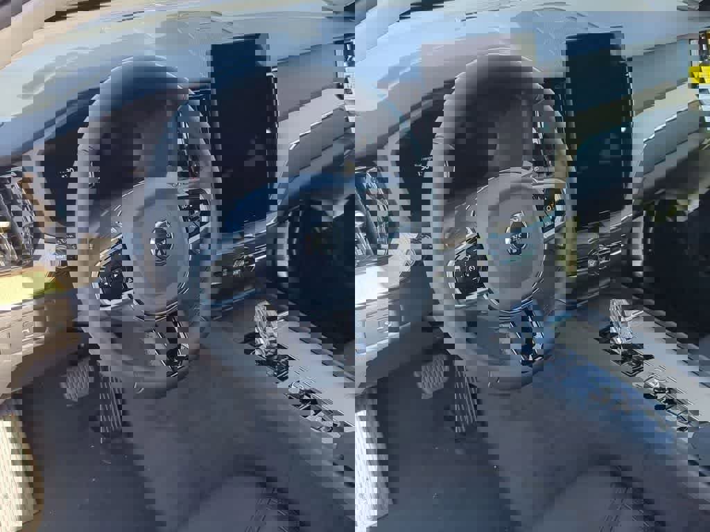 New 2026 Volvo XC60 B5 Plus w/ Protection Package Premier AWD/4WD image 2