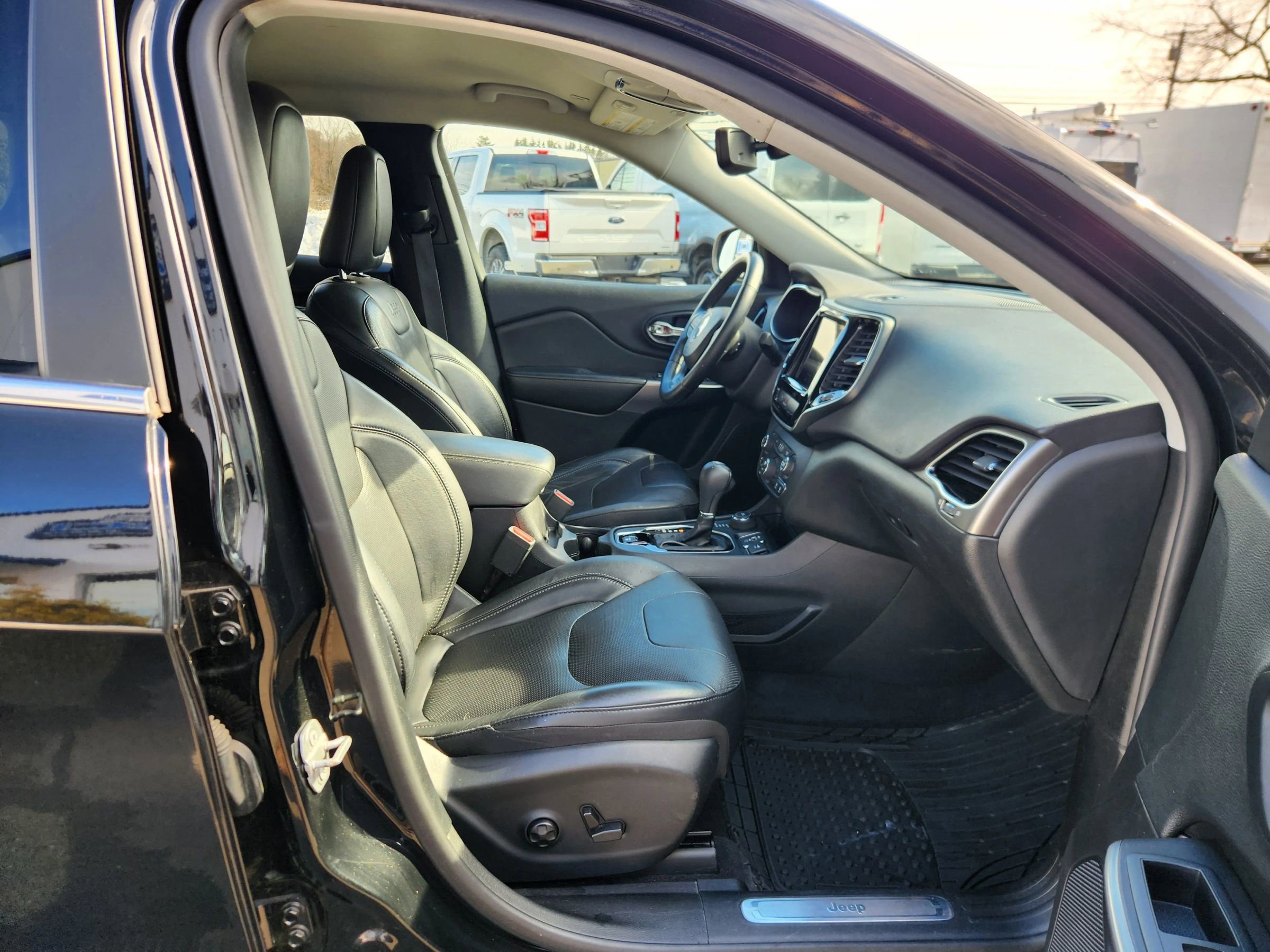 Used 2019 Jeep Cherokee Limited AWD/4WD image 41