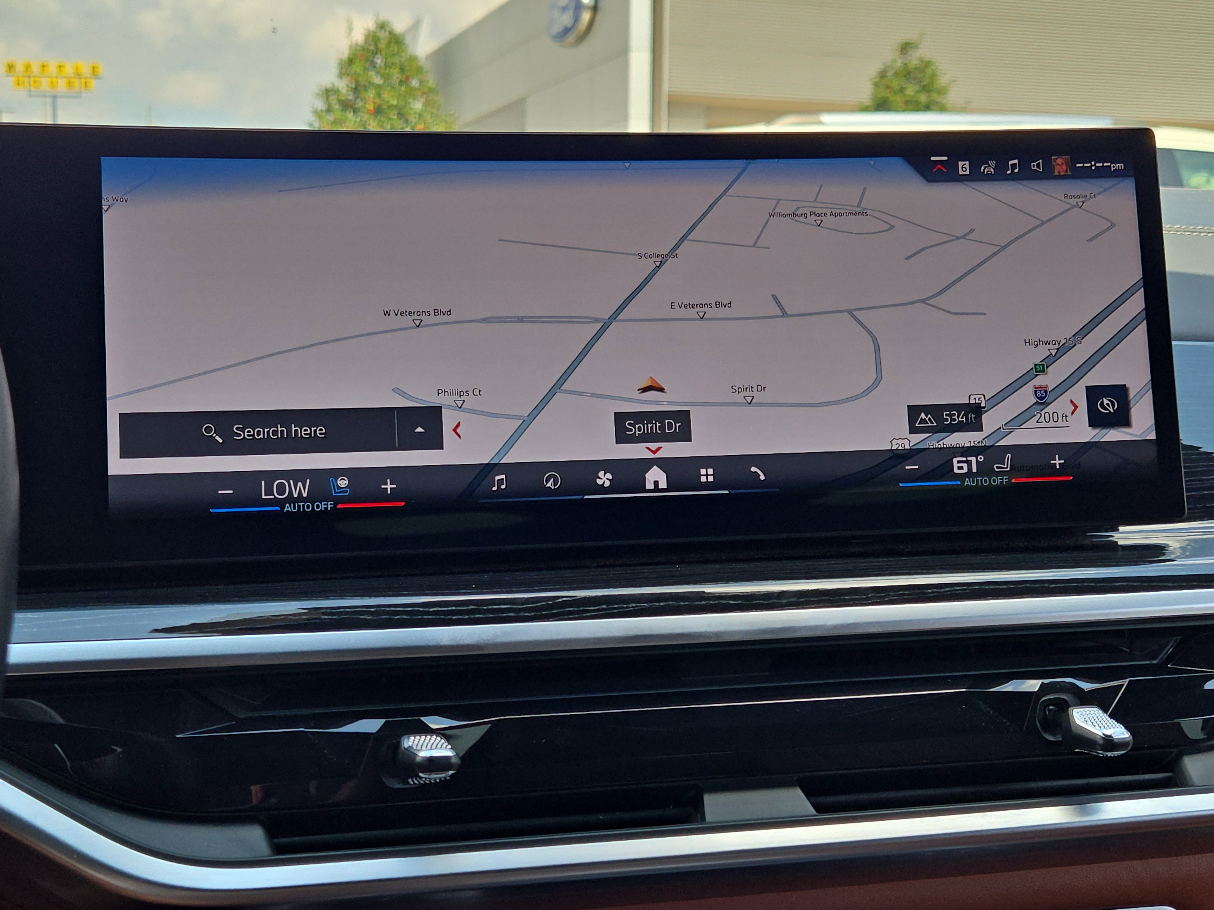 Used 2024 BMW X7 M60i w/ Executive Package image 34