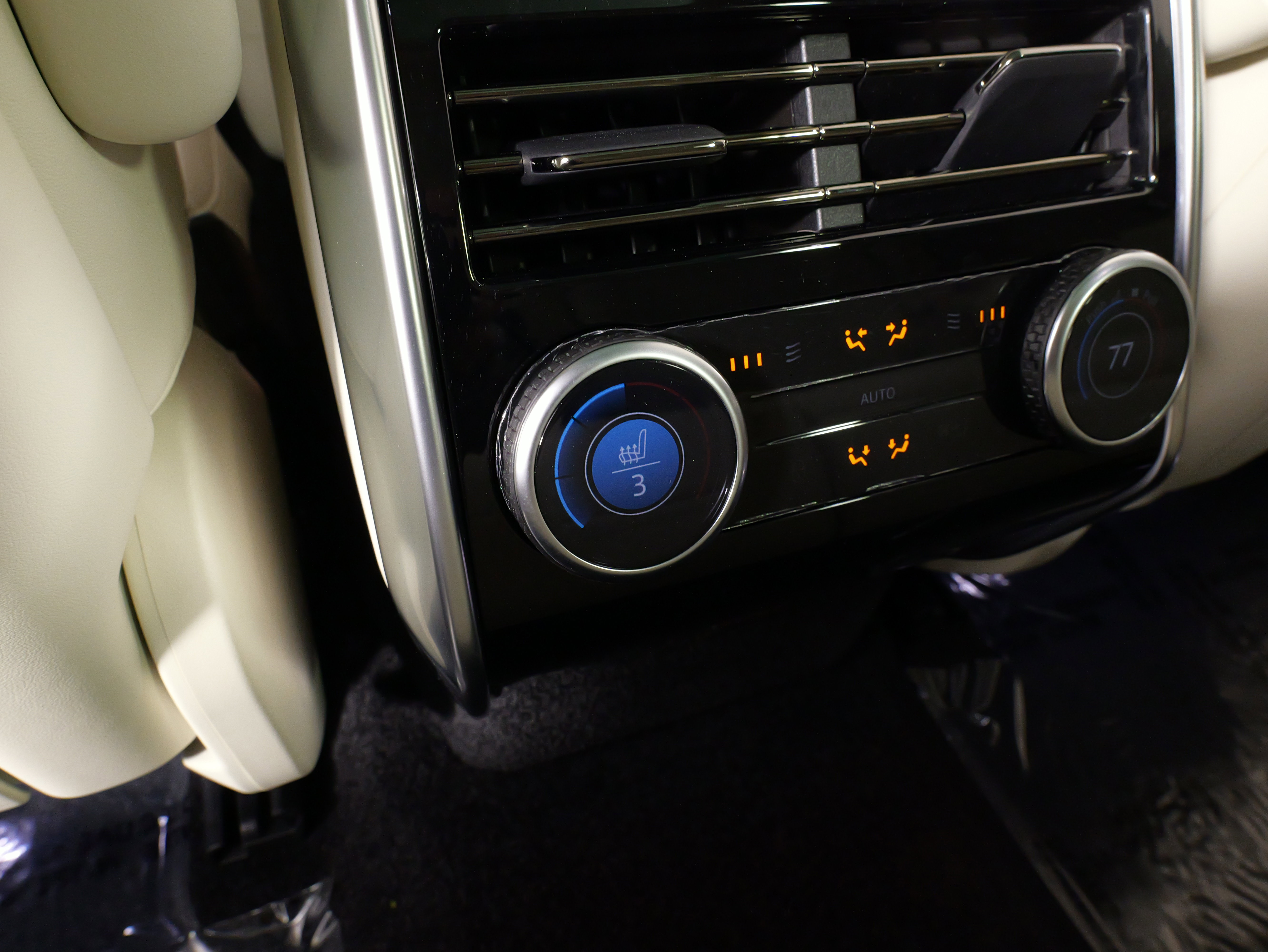 Used 2023 Land Rover Range Rover SE image 36