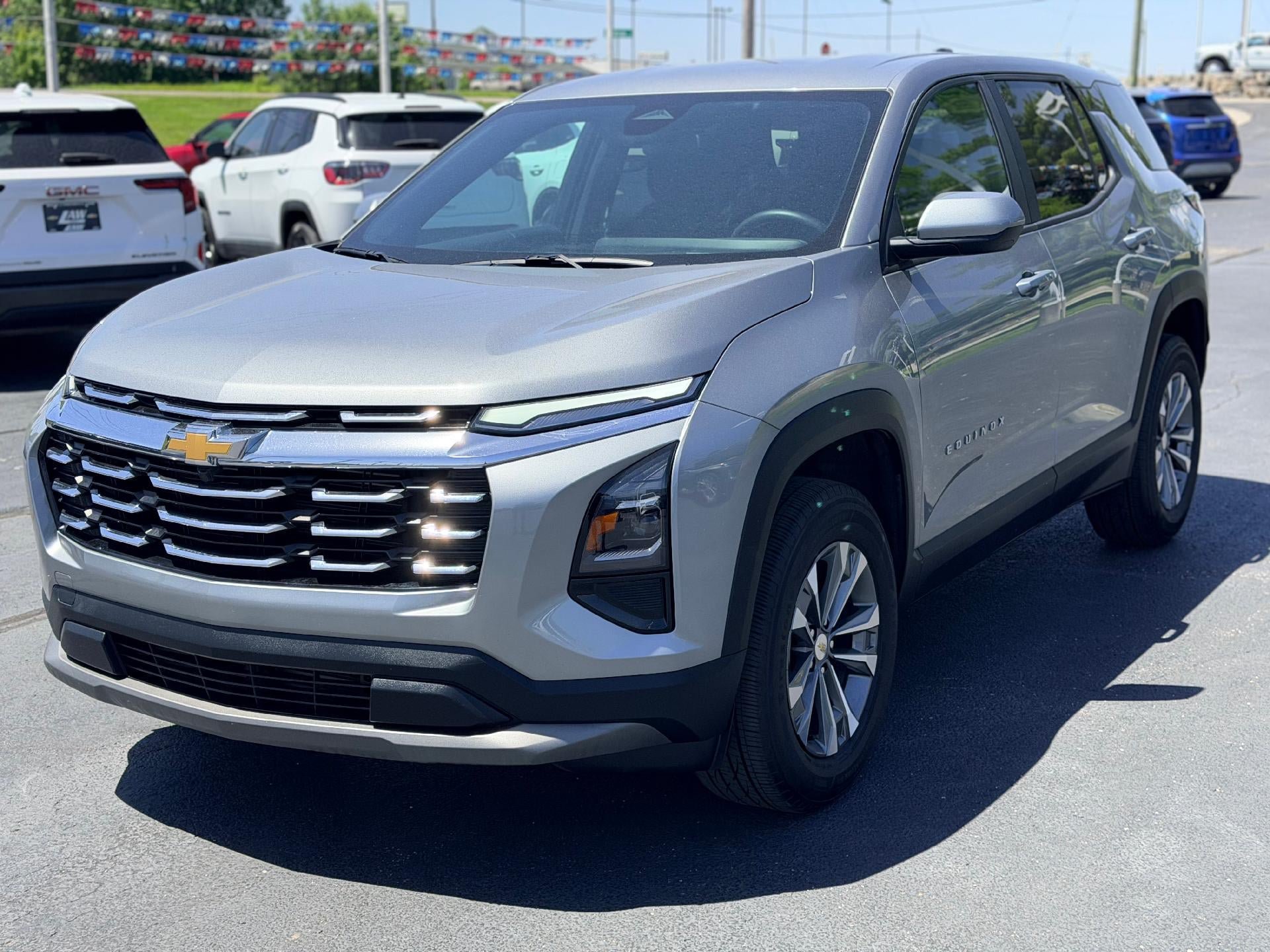 Used 2025 Chevrolet Equinox LT FWD image 1