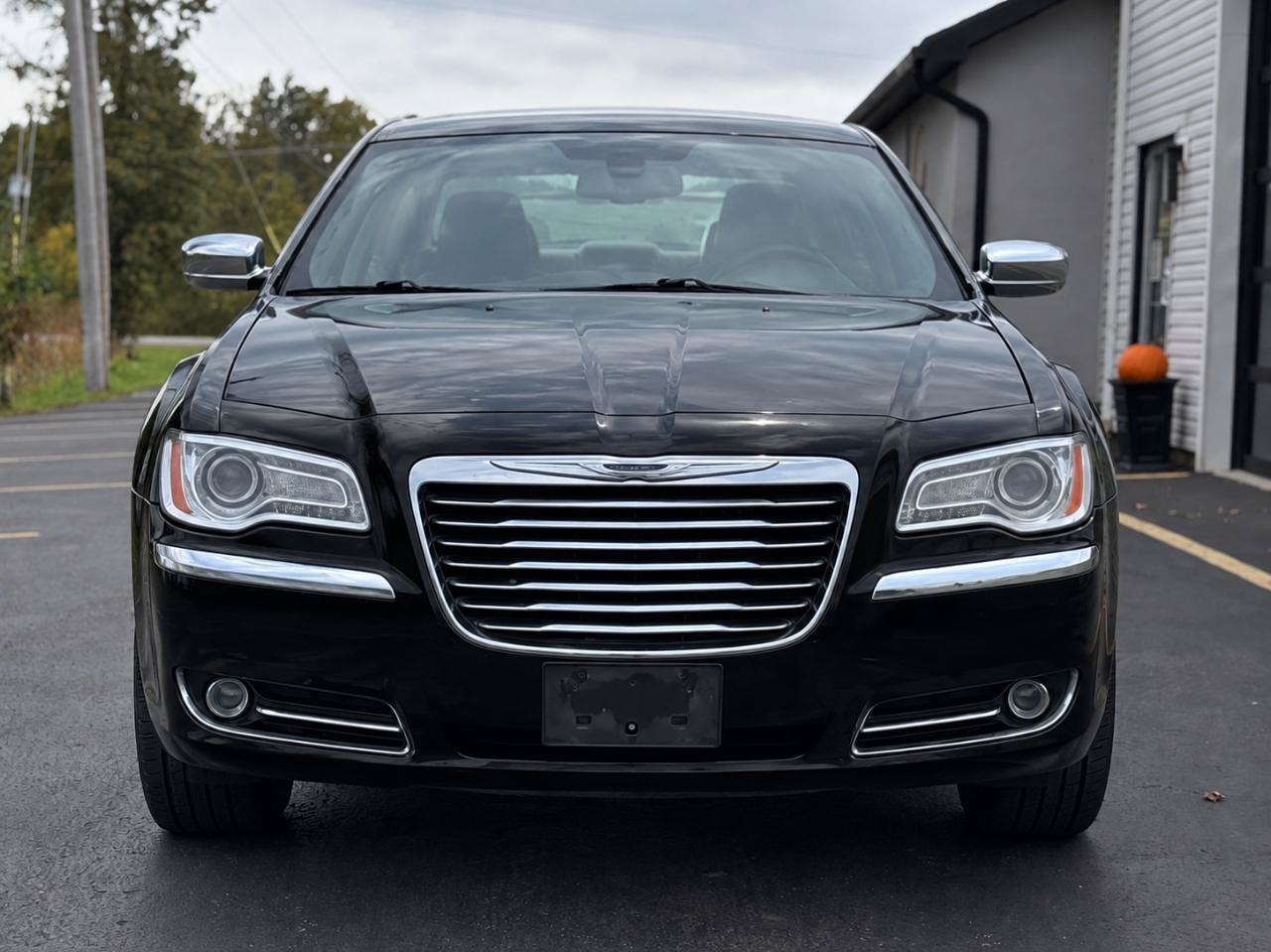 Used 2012 Chrysler 300 Limited RWD image 3
