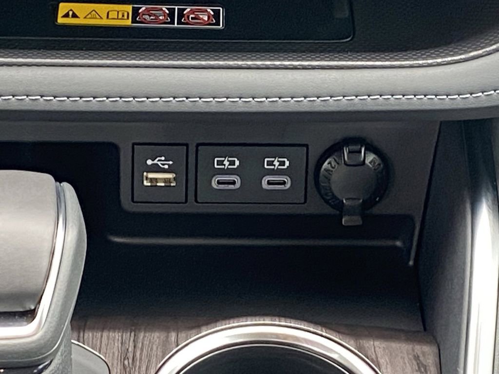 Certified 2026 Toyota Highlander Limited AWD/4WD image 32