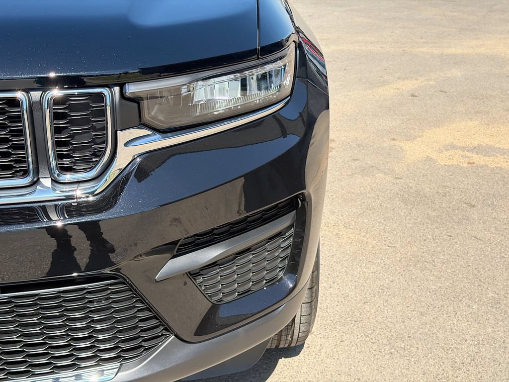 New 2026 Jeep Grand Cherokee Laredo X AWD/4WD image 10