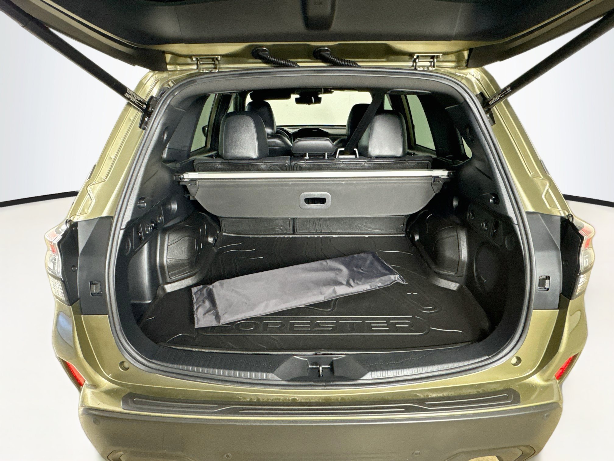 Certified 2025 Subaru Forester Touring AWD/4WD image 24