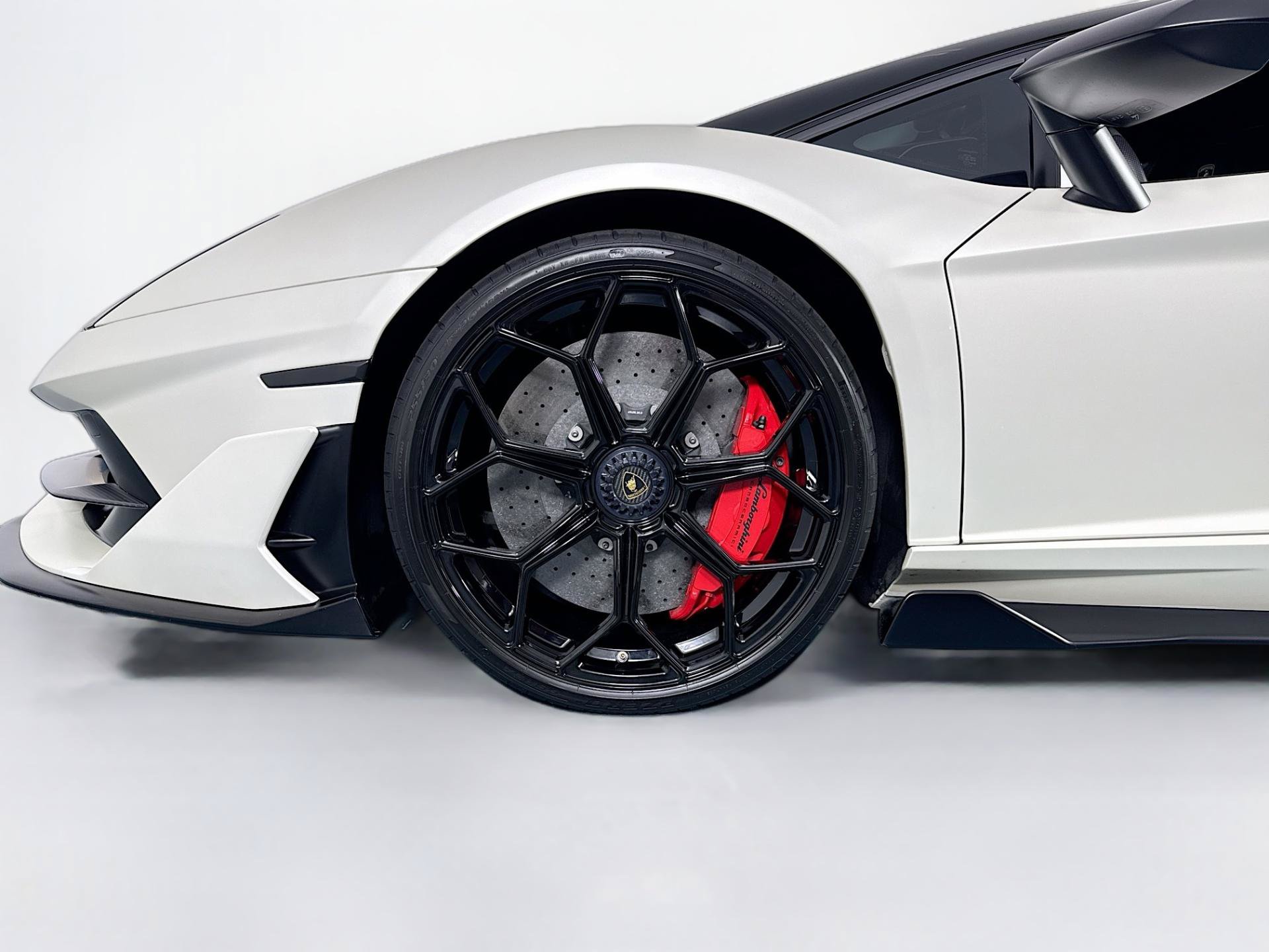 Used 2020 Lamborghini Aventador SVJ AWD/4WD image 47