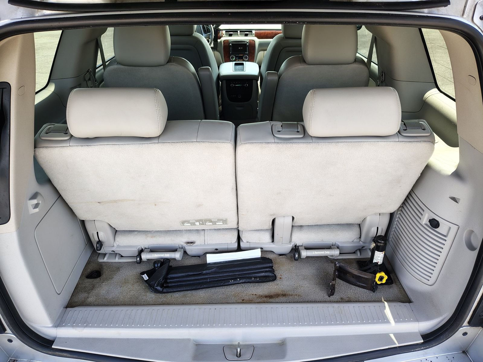 Used 2011 Chevrolet Tahoe LTZ RWD image 14