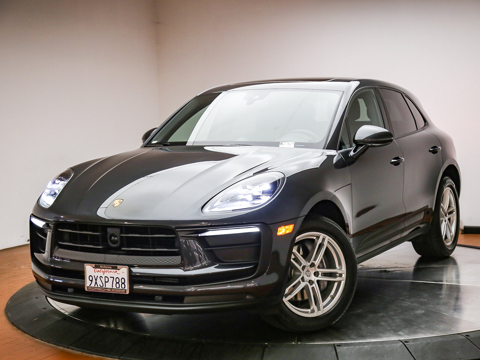 Certified 2026 Porsche Macan AWD/4WD image 1
