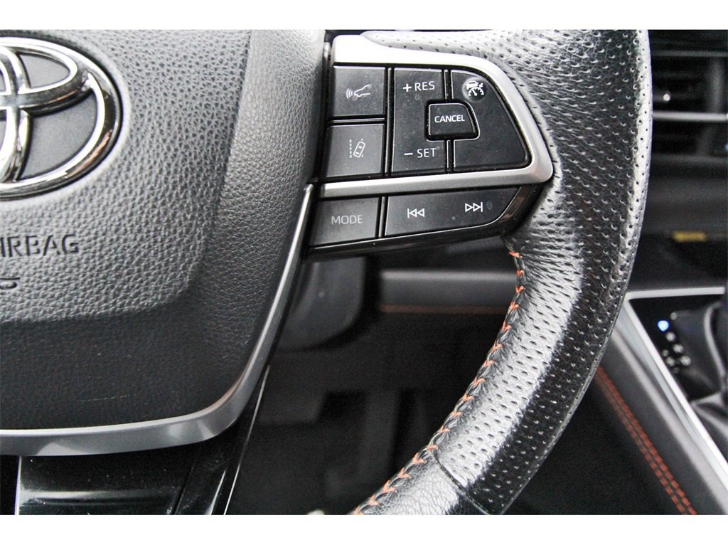 Used 2023 Toyota Sienna XSE image 16