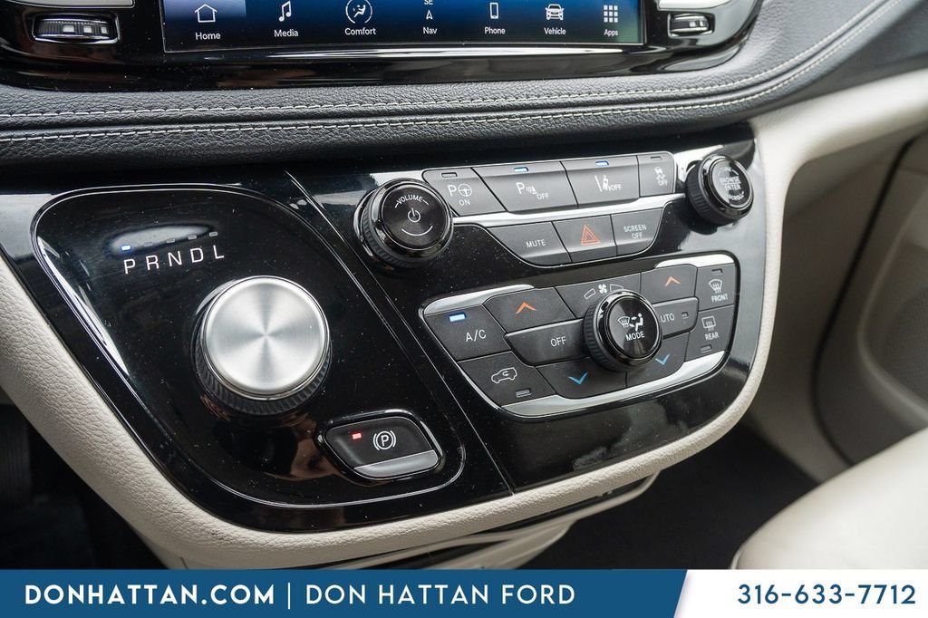 Used 2021 Chrysler Pacifica Touring-L FWD image 9