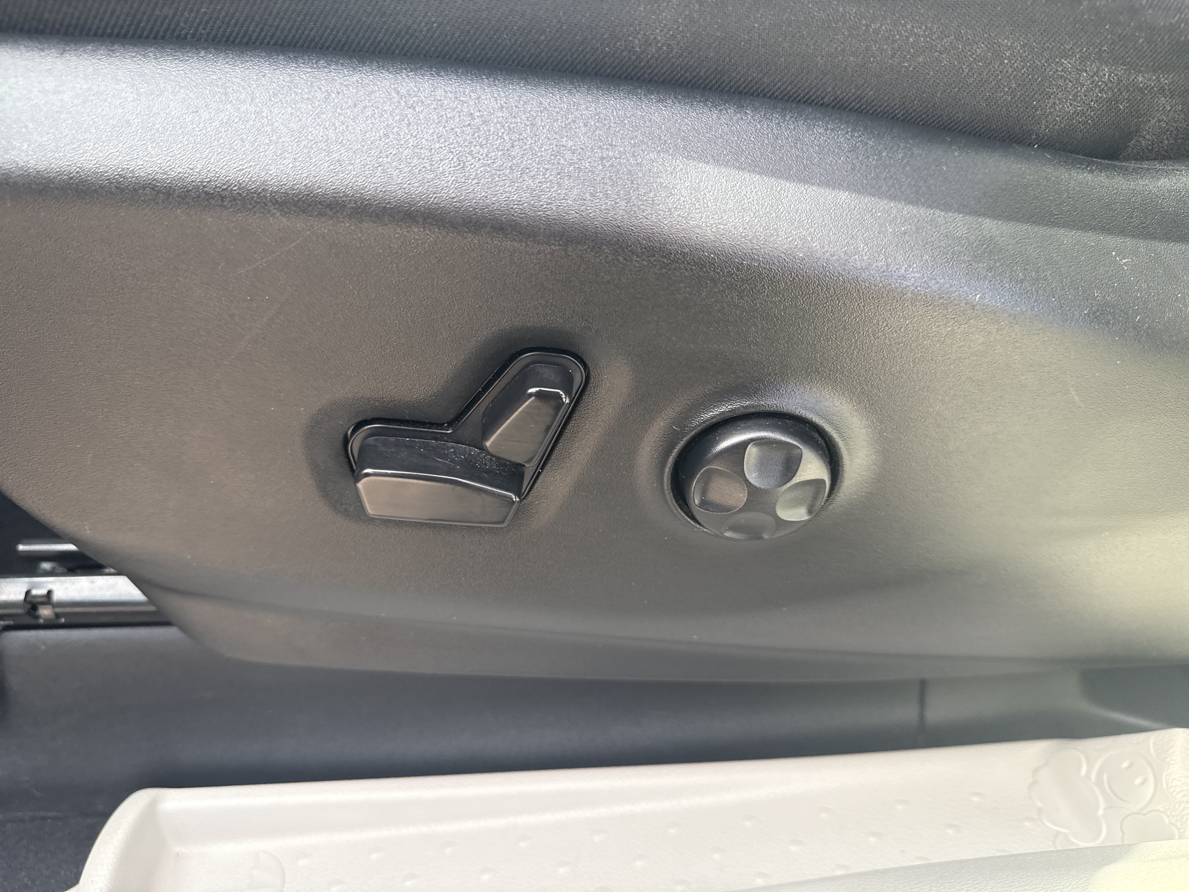 Used 2023 Chrysler Pacifica Limited FWD image 10