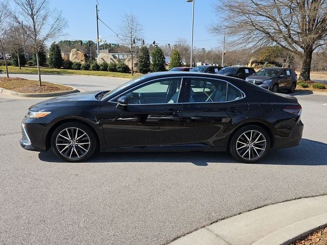 Used 2021 Toyota Camry XLE image 2