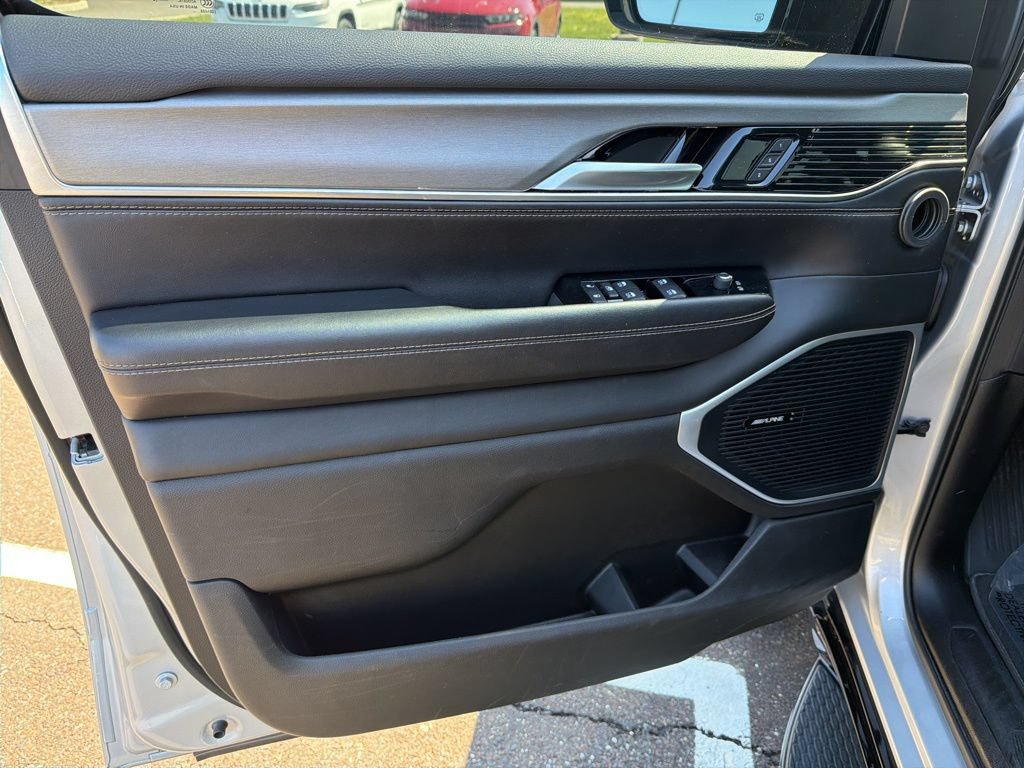 Certified 2024 Jeep Wagoneer Series II AWD/4WD image 6