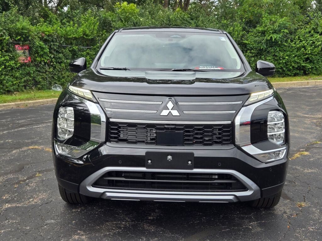 New 2026 Mitsubishi Outlander SE AWD/4WD image 2