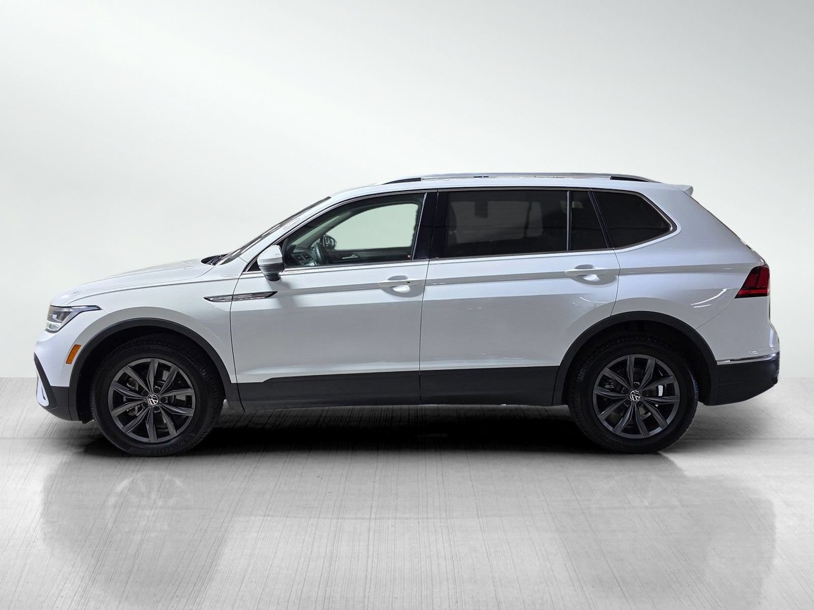 Used 2022 Volkswagen Tiguan SE FWD image 4