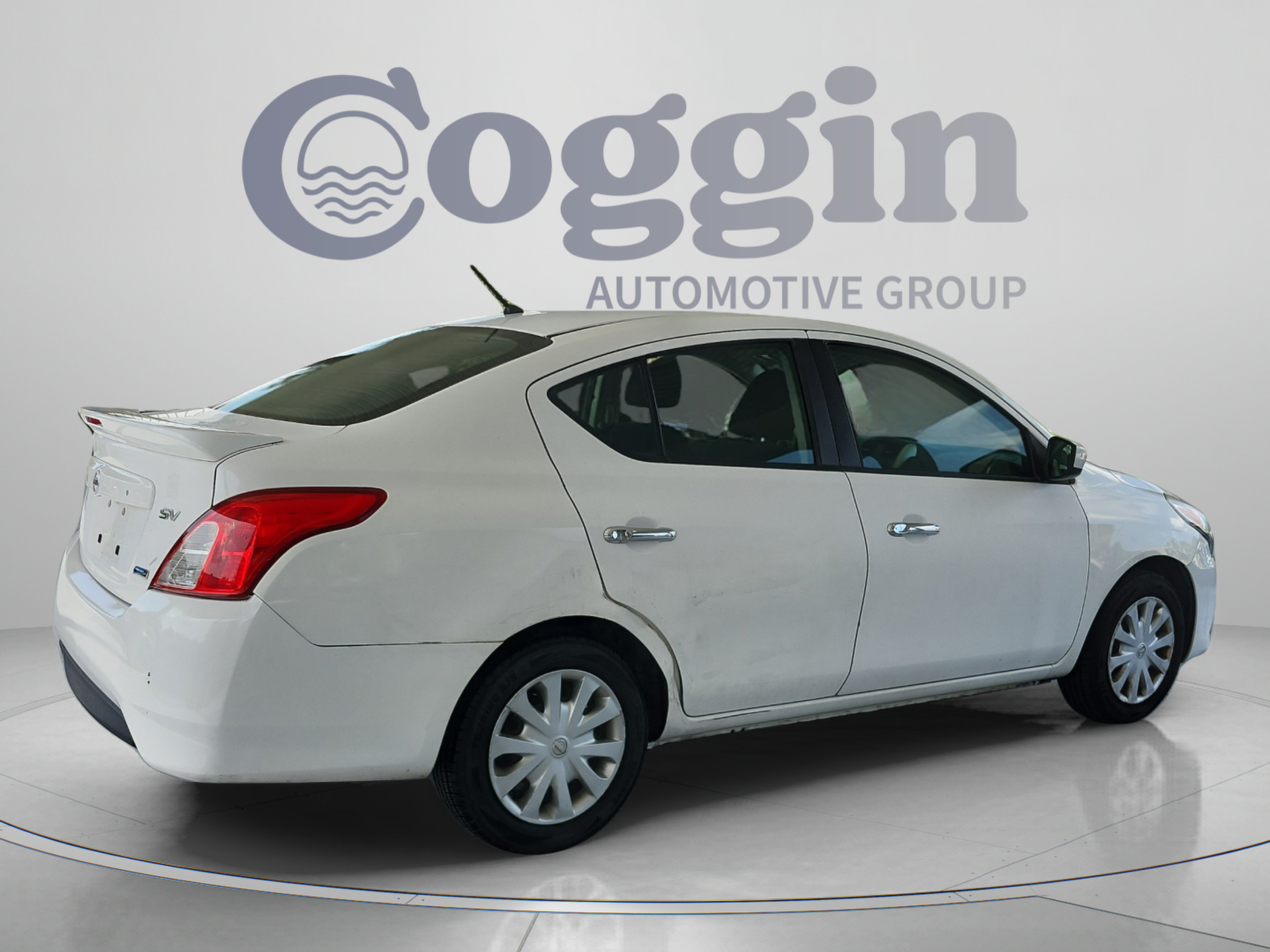 Used 2016 Nissan Versa SV FWD image 5