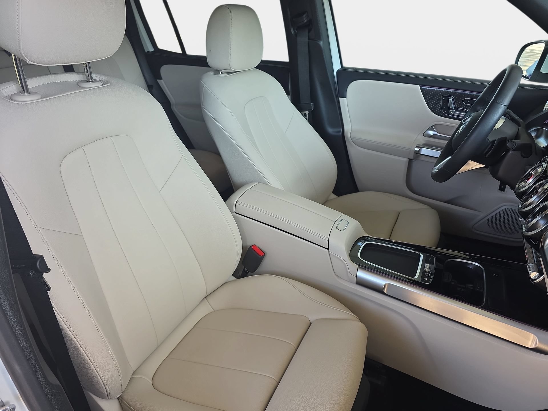 Used 2025 Mercedes-Benz GLB 250 image 10