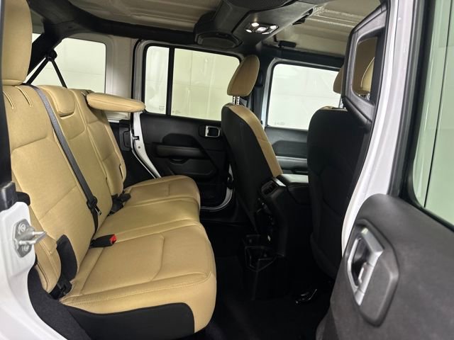 Used 2020 Jeep Wrangler Unlimited Sahara image 27