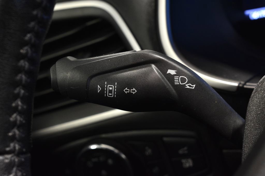 Used 2020 Ford Edge SEL w/ Convenience Package image 18