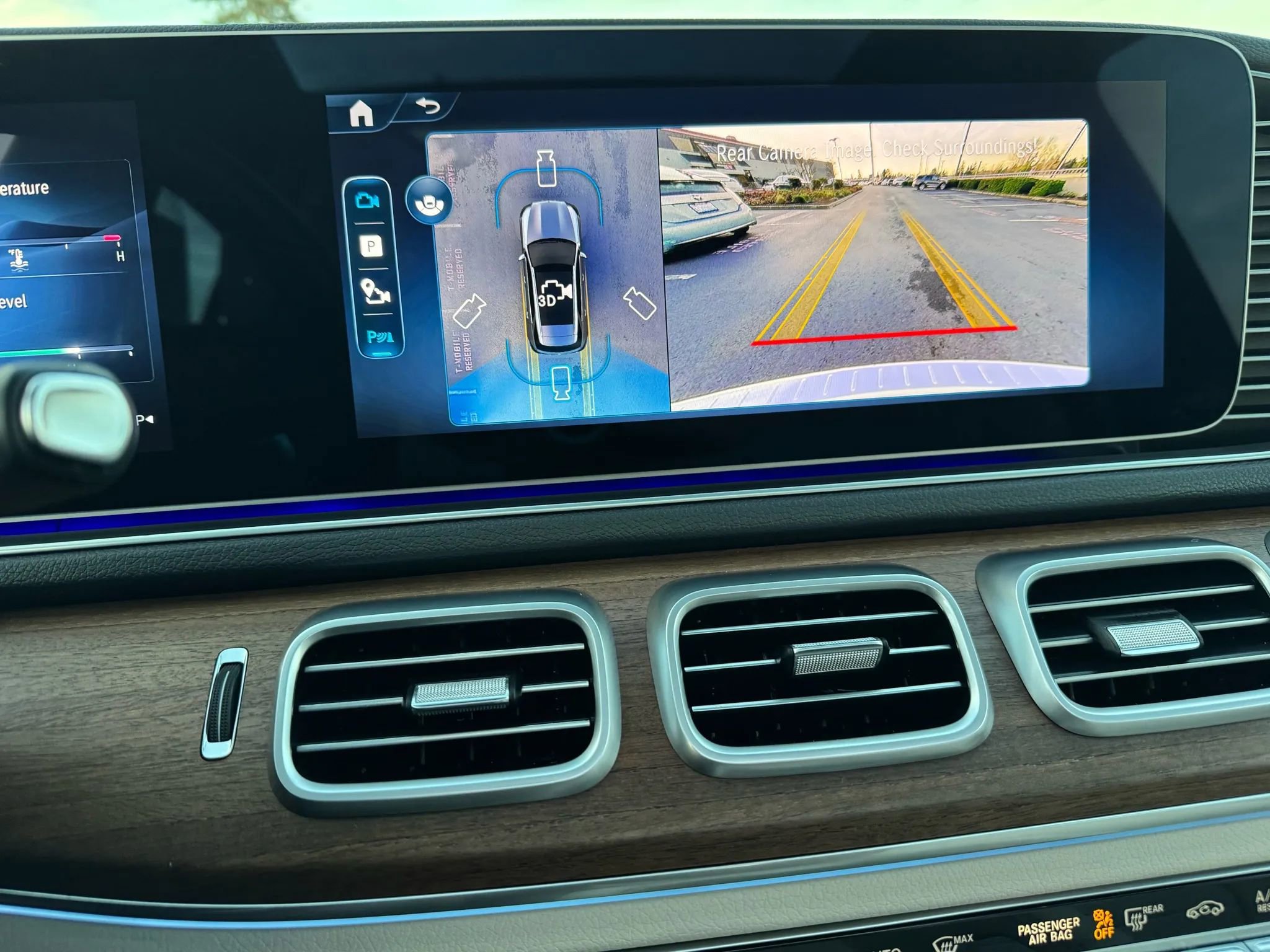 Used 2025 Mercedes-Benz GLE 450e 4MATIC w/ AMG Line Exterior image 38