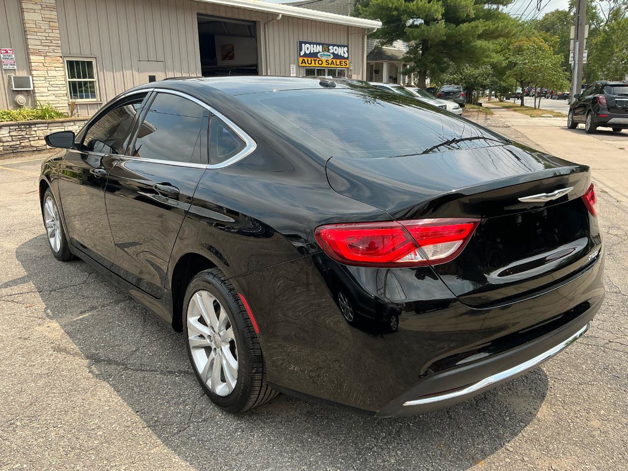 Used 2015 Chrysler 200 Limited w/ Convenience Group FWD image 6