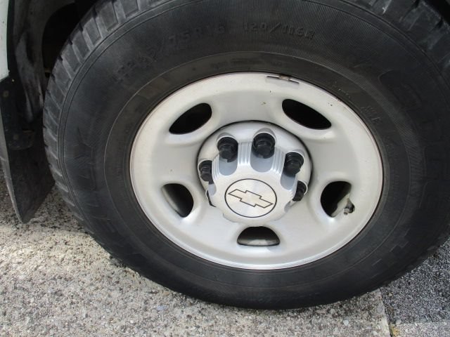 Used 2017 Chevrolet Express 3500 Extended image 28