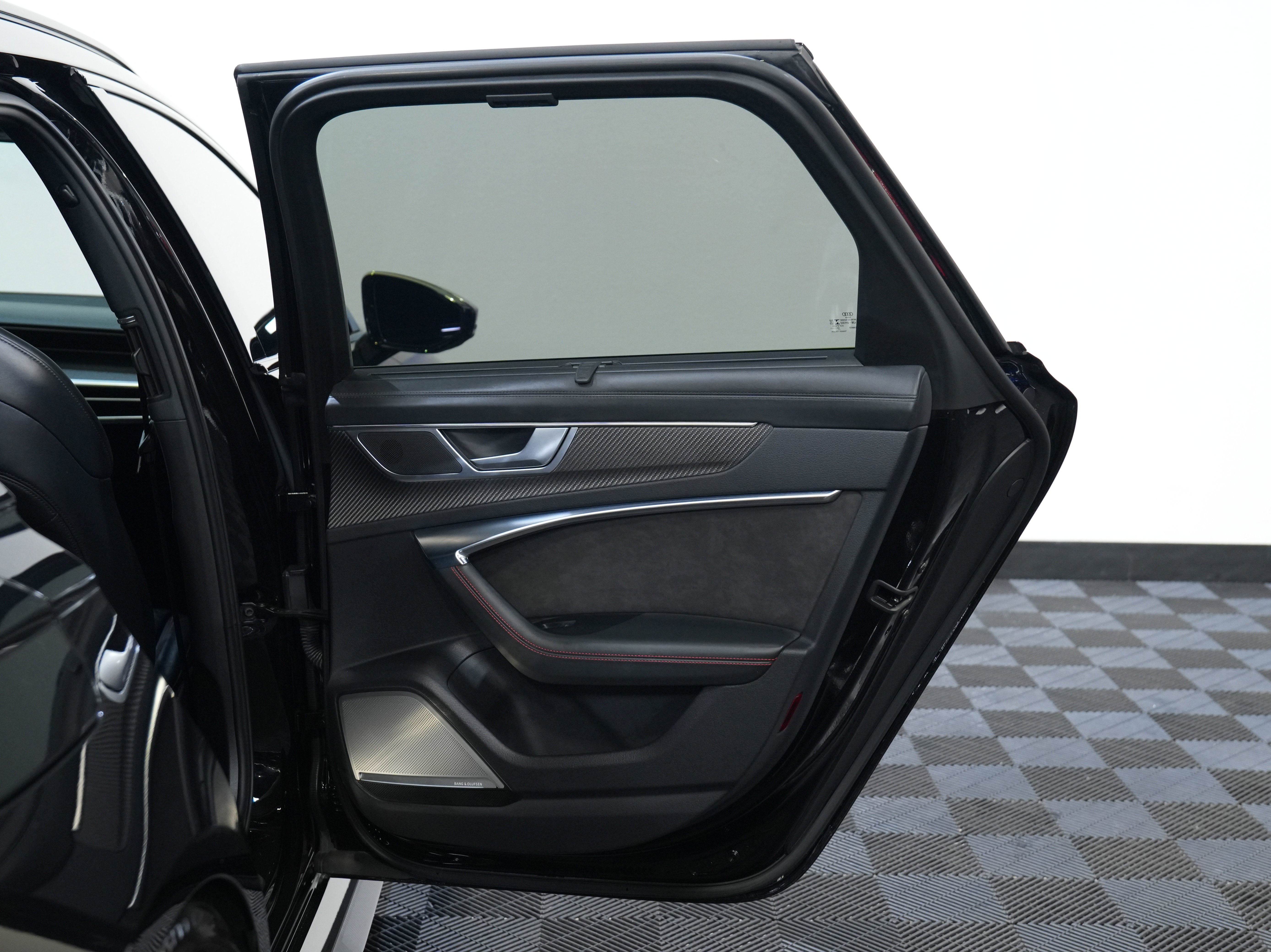 Used 2021 Audi RS 6 w/ Carbon Optic Package image 27