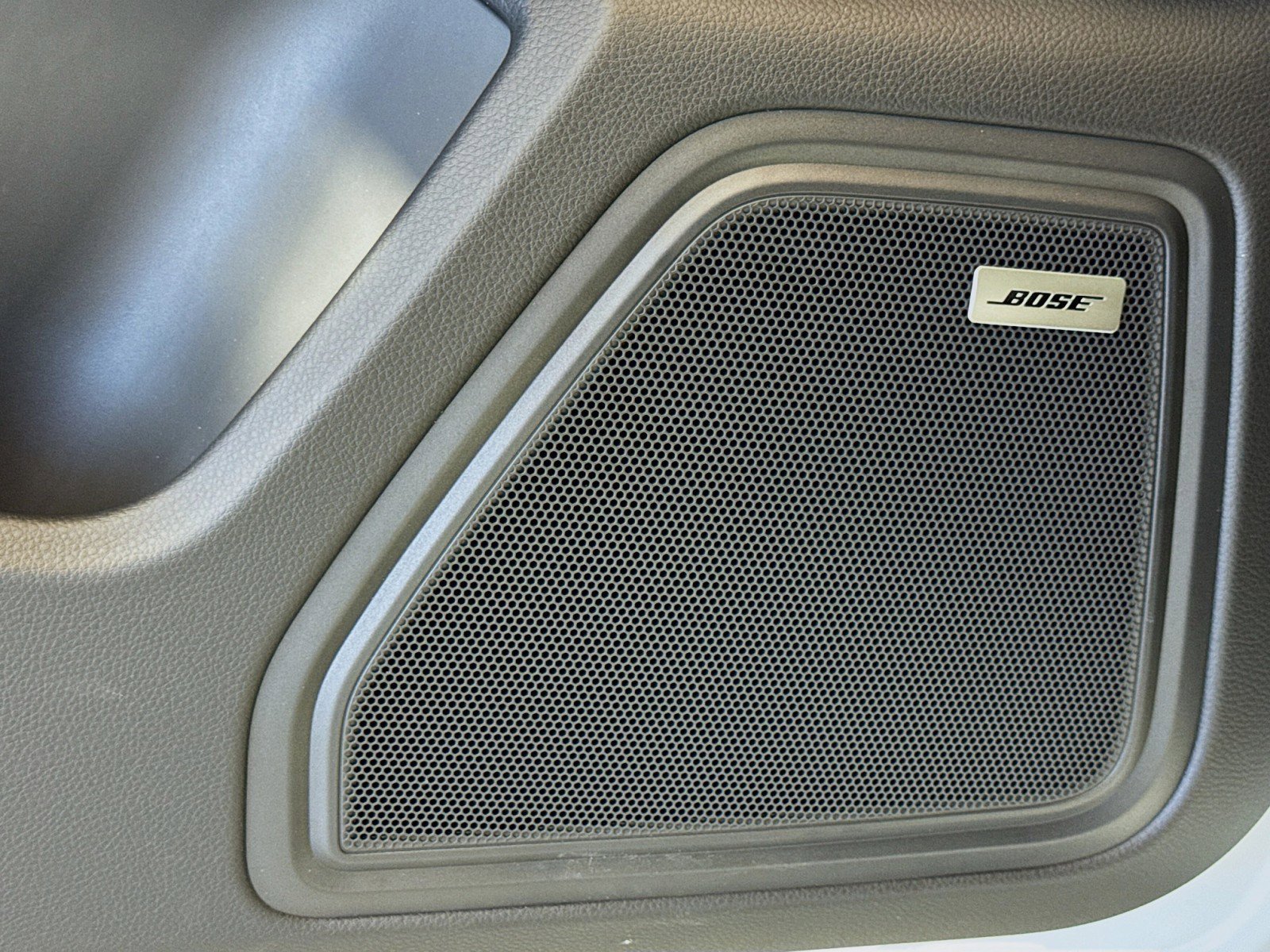 Certified 2025 Porsche Macan AWD/4WD image 12