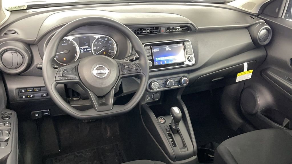 New 2025 Nissan Kicks Play S image 15