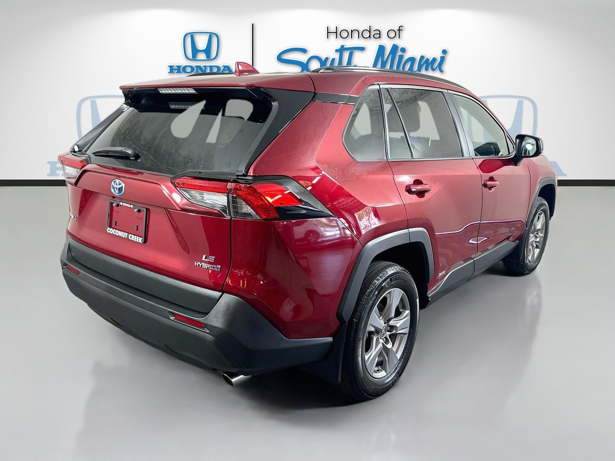 Used 2024 Toyota RAV4 LE AWD/4WD image 3