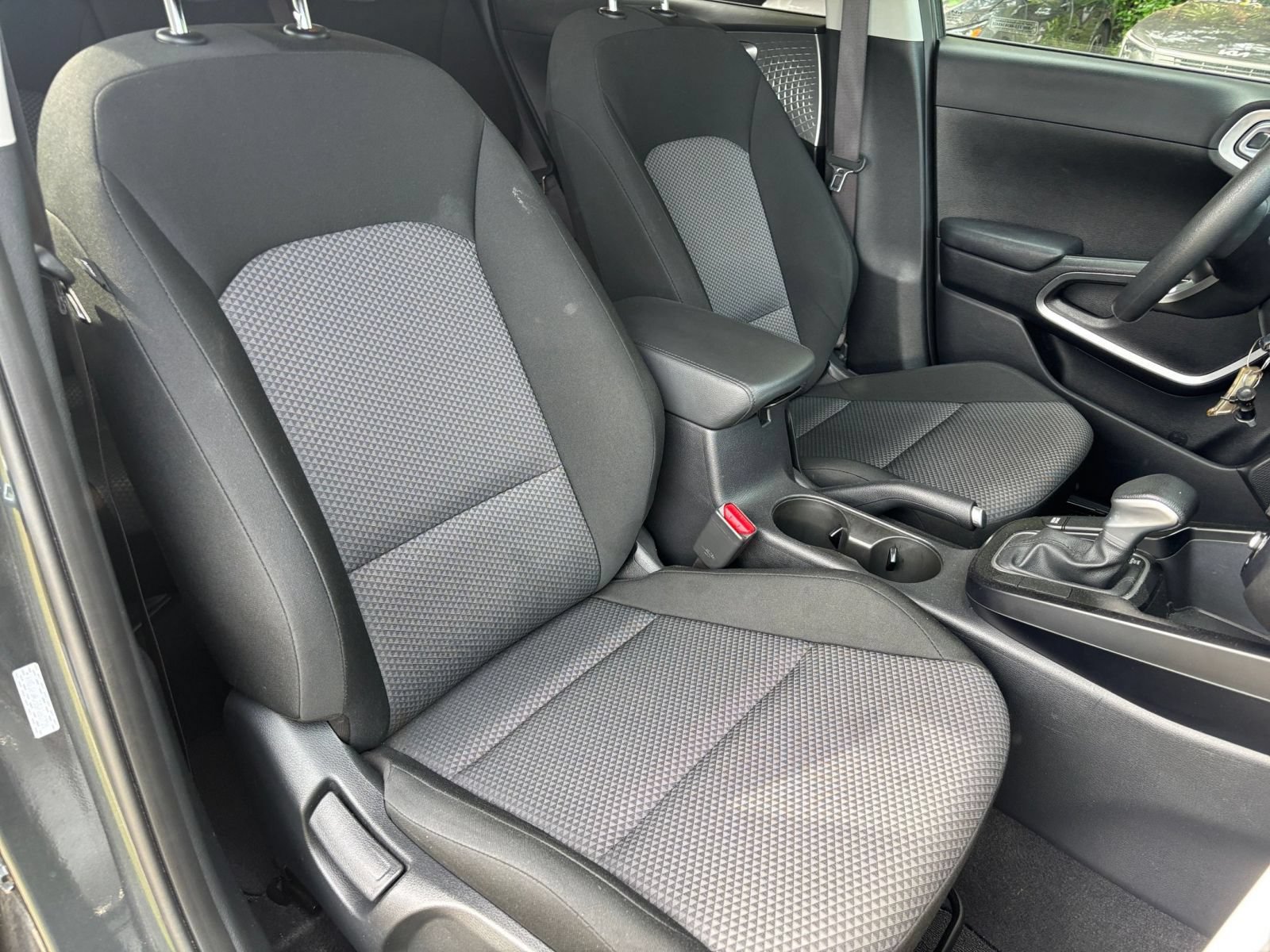 Used 2025 Kia Soul LX w/ LX Technology Package FWD image 33